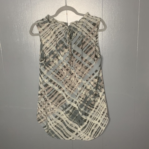CAbi Women's Size M Graph Trellis Gray Top Blouse Ruffle Neck Sleeveless #3451 - Picture 3 of 8